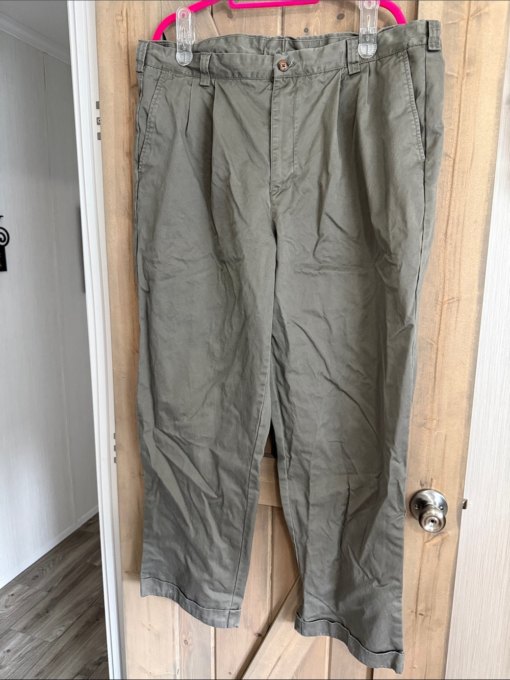 Relaxed Olive Green Men's Chino Pants